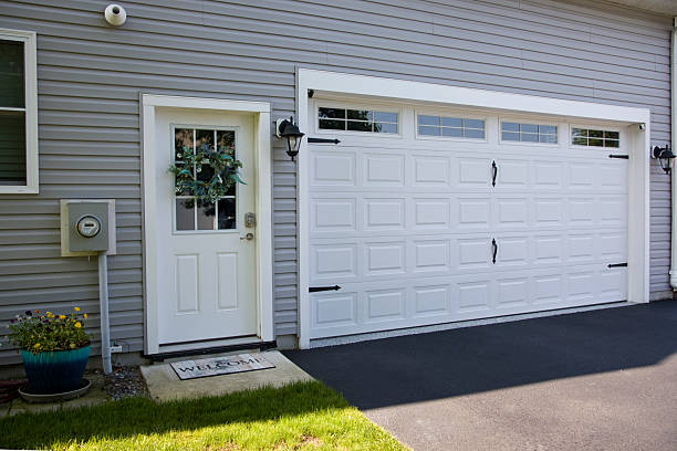 24/7 Emergency Garage Door Panel Replacement experts in Croswell, MI